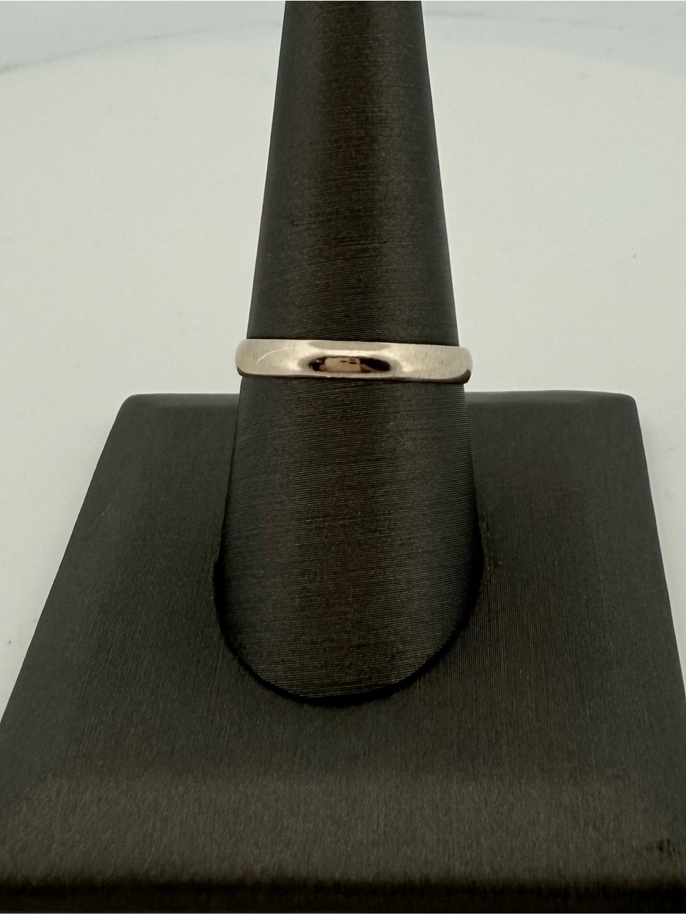99691 10k White gold band 1.5g size 10